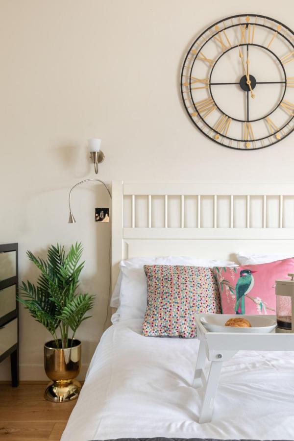 Spacious 1 Bed Oxford Street Apartment - Sleeps 4 London Exteriör bild